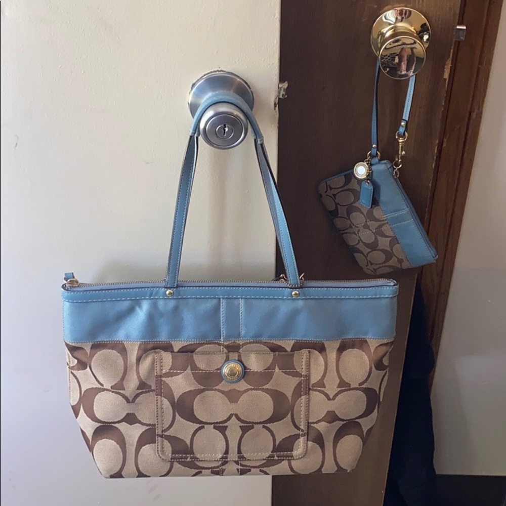 👜 Authentic Coach Signature Tote & Coin Purse👜